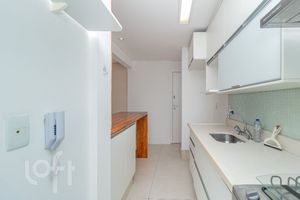 Image 12 - 874318