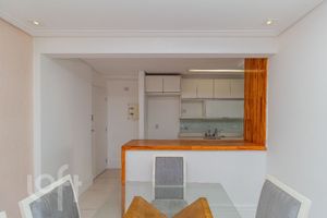 Image 8 - 874318