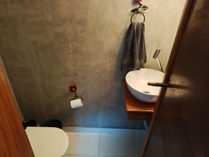 Image 1 - 874323