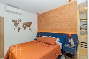 Image 18 - 874334