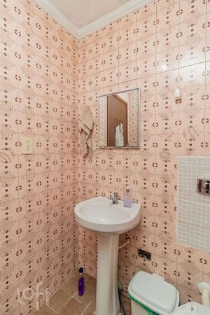 Image 12 - 874336
