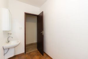 Image 6 - 874352