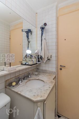 Image 11 - 874373