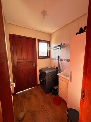 Image 26 - 874408