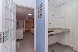 Image 21 - 874422