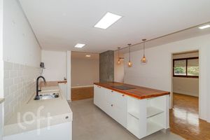 Image 7 - 874422