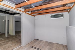Image 21 - 874493