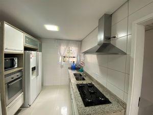 Image 19 - 874535