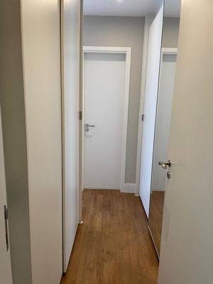 Image 21 - 874537