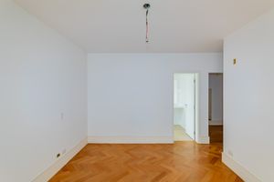 Image 22 - 874559