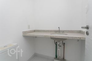 Image 32 - 874598