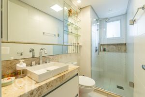Image 12 - 874600