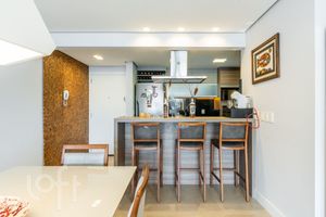 Image 7 - 874600