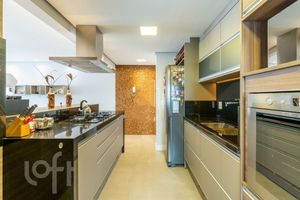 Image 8 - 874600