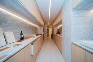 Image 21 - 874619