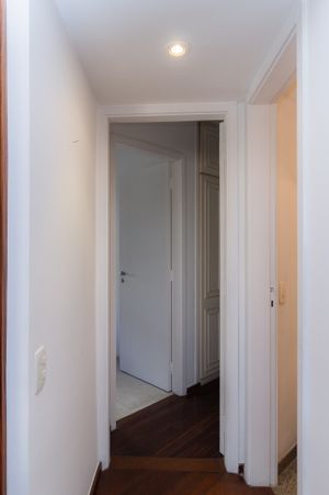 Image 11 - 874628