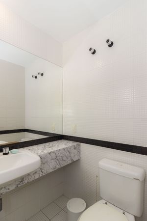 Image 18 - 874628