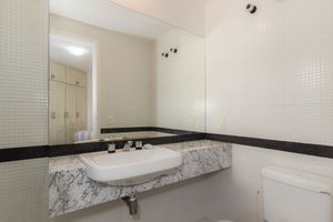 Image 19 - 874628