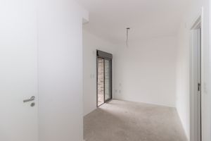 Image 28 - 874636