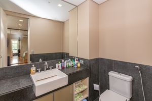 Image 18 - 874639