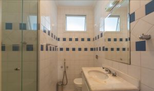 Image 13 - 874689