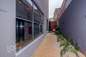 Image 25 - 874697