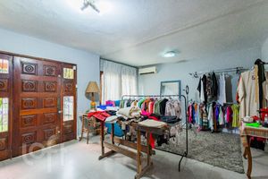 Image 21 - 874701