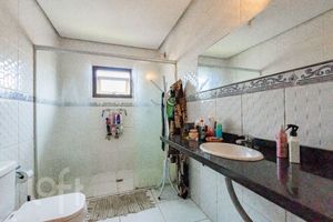 Image 13 - 874701