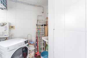 Image 33 - 874741