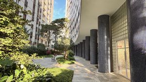 Image 18 - 874743