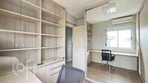 Image 19 - 874822