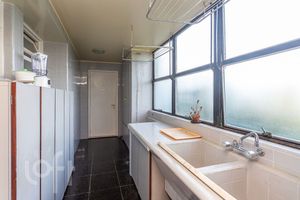 Image 18 - 874833