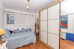 Image 18 - 874842