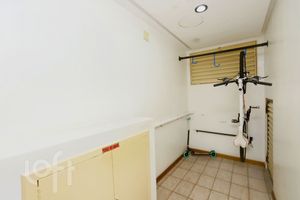 Image 21 - 874845