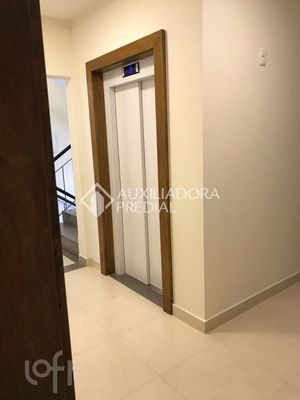 Image 13 - 874879