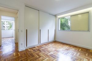 Image 11 - 874945