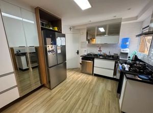 Image 18 - 874956