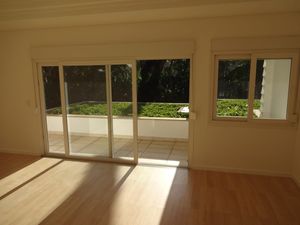 Image 8 - 874974
