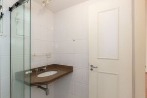 Image 22 - 874975