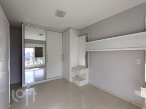Image 18 - 875004