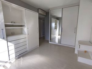 Image 16 - 875004