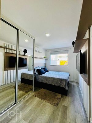Image 19 - 875005