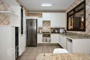 Image 19 - 875007