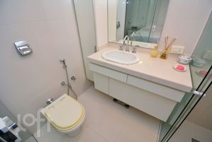 Image 9 - 875007
