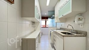 Image 12 - 875015