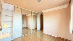 Image 19 - 875015