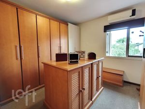 Image 19 - 875016