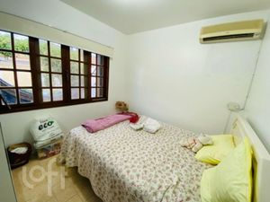Image 10 - 875026