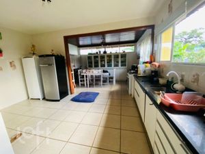 Image 8 - 875026