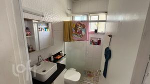 Image 6 - 875027
